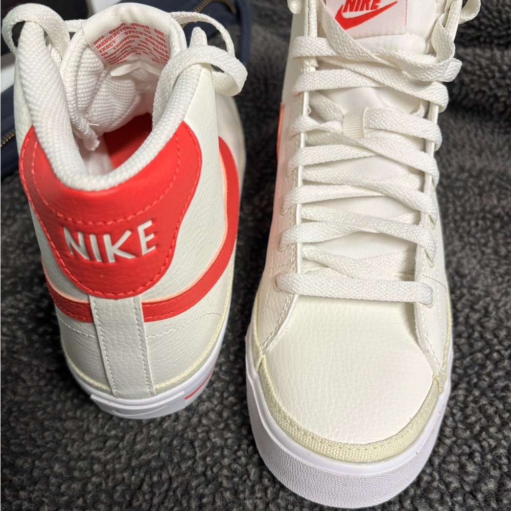 9.5 Nike pink and white brand new top women’s or kids mid blazer